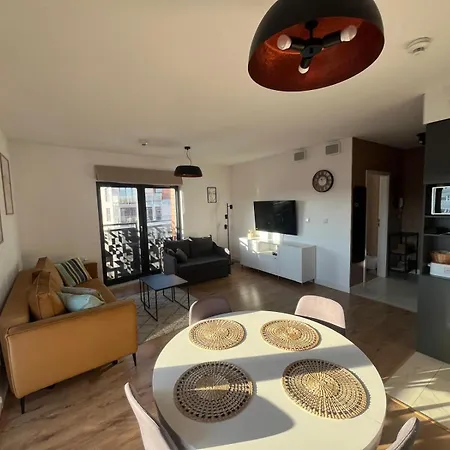 Downtown By The River 아파트